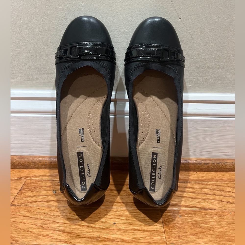 CLARKS Womens Black Kinzie Leather Closed Toe Flats- Size 8 - Picture 6 of 8